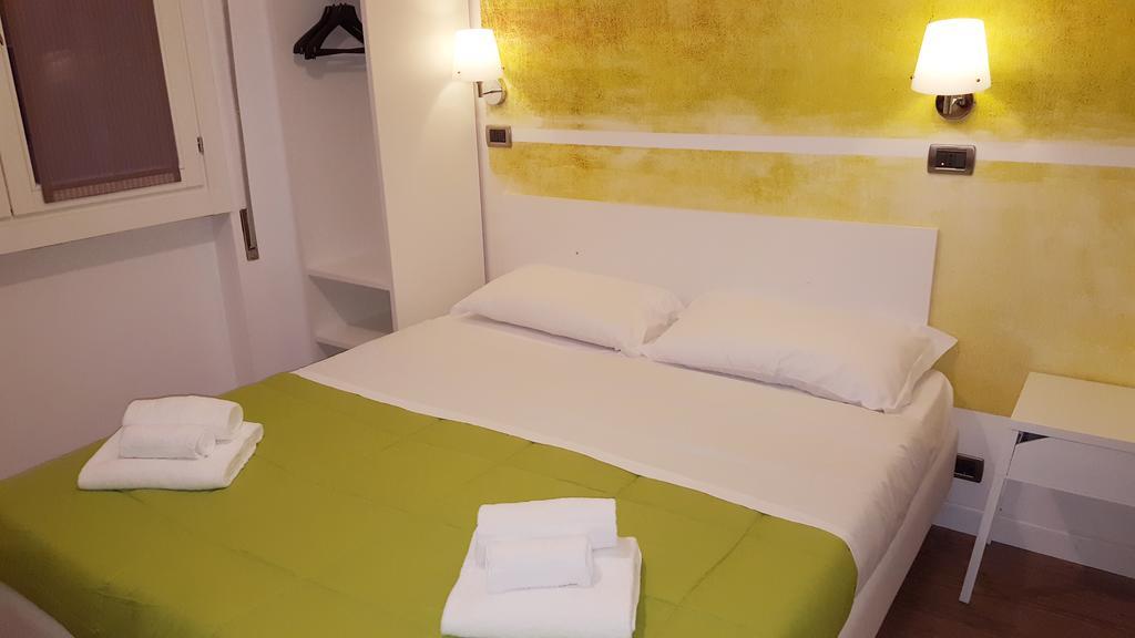Lake Garda Hostel Salò Kültér fotó