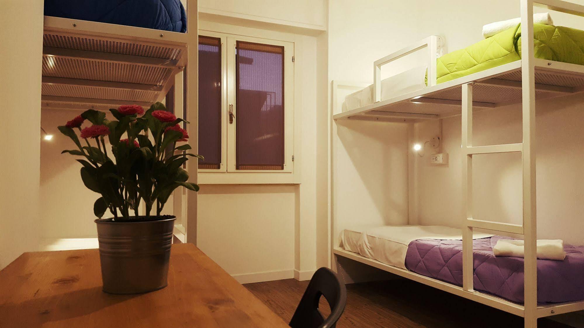 Lake Garda Hostel Salò Kültér fotó