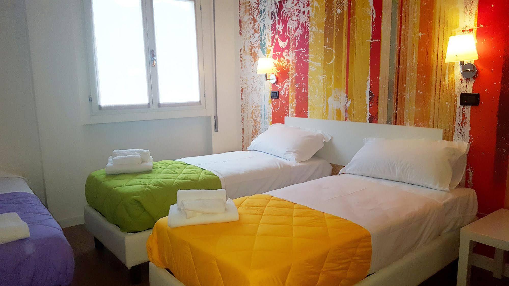Lake Garda Hostel Salò Kültér fotó